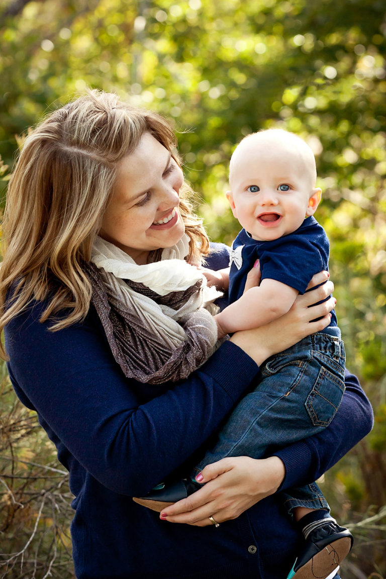 BlomquistPhotography_Family_Portraits_Outdoor-Mother-2