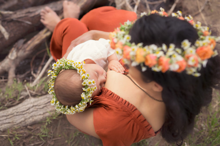 BlomquistPhotography_StyledPhotoSession-NursingMother-Portrait-2